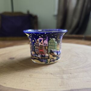 Winter tea light candle holder